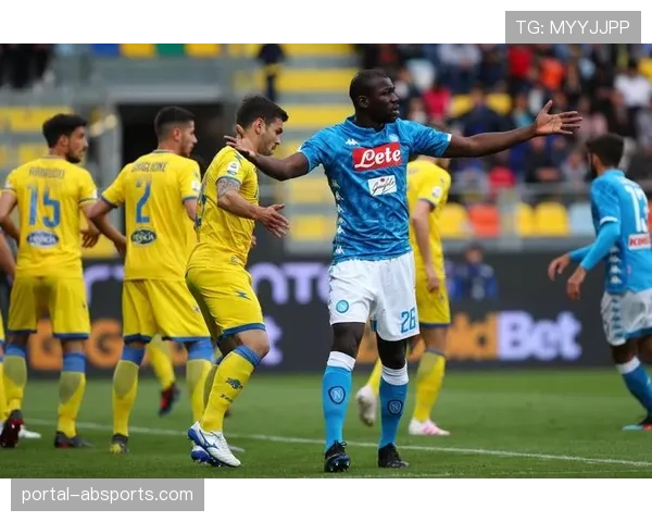 那不勒斯发布本轮赛前训练视频，重点演练定位球攻防